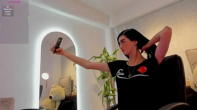 Snapshot of lily_cash1 chatting on 02.25.26 lily cash1 online show from 02.25.26