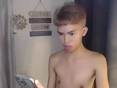 Snapshot of urcumjp chatting on 10.24.25 urcumjp online show from 10.24.25