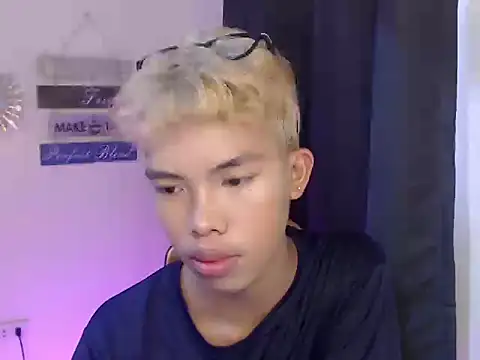 Snapshot of urcumjp chatting on 11.25.25 urcumjp online show from 11.25.25