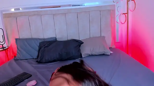 ZoeBarnett online show from 11.06.25