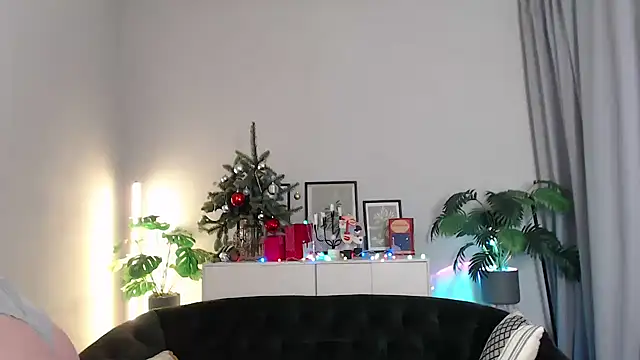 Natalee Love online show from 12.20.25