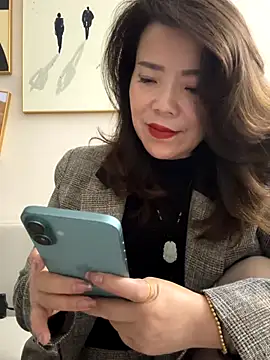 Snapshot of anna_yngs chatting on 10.06.25 anna yngs online show from 10.06.25