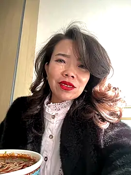 anna yngs online show from 11.04.25