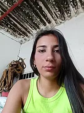 Snapshot of -juicy_ chatting on 09.08.25 -juicy online show from 09.08.25