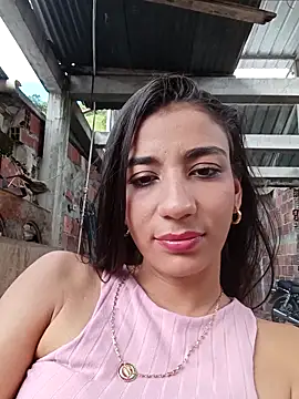 Snapshot of -juicy_ chatting on 10.11.25 -juicy online show from 10.11.25