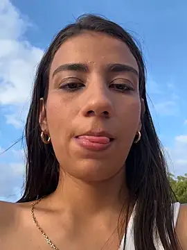 Snapshot of -juicy_ chatting on 11.03.25 -juicy online show from 11.03.25