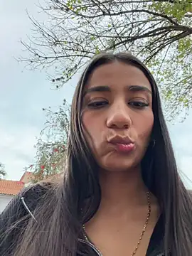 Snapshot of -juicy_ chatting on 02.18.26 -juicy online show from 02.18.26