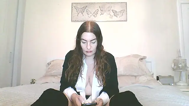 Snapshot of EllaKent chatting on 01.08.26 EllaKent online show from 01.08.26