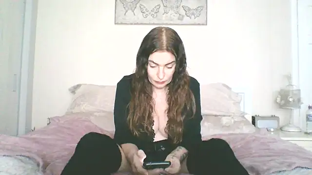 Snapshot of EllaKent chatting on 02.04.26 EllaKent online show from 02.04.26