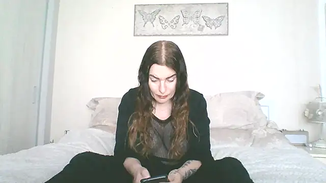 Snapshot of EllaKent chatting on 03.18.26 EllaKent online show from 03.18.26