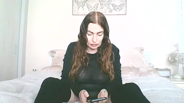 Snapshot of EllaKent chatting on 03.31.26 EllaKent online show from 03.31.26