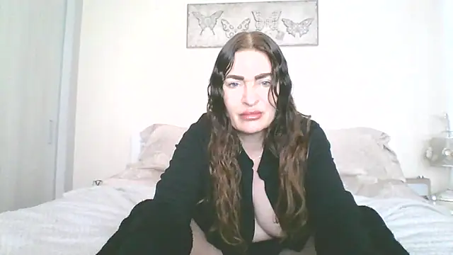 Snapshot of EllaKent chatting on 04.10.26 EllaKent online show from 04.10.26