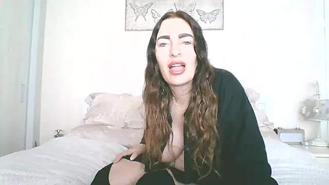 Snapshot of EllaKent chatting on 04.13.26 EllaKent online show from 04.13.26