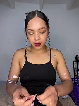 Yasmin777  online show from 12.20.25