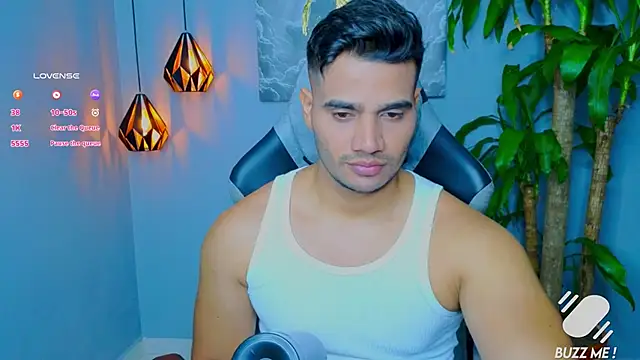 Snapshot of AndresR3 chatting on 09.21.25 AndresR3 online show from 09.21.25