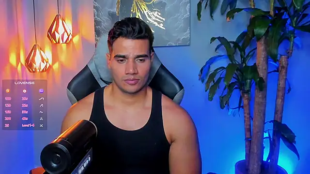 Snapshot of AndresR3 chatting on 10.24.25 AndresR3 online show from 10.24.25