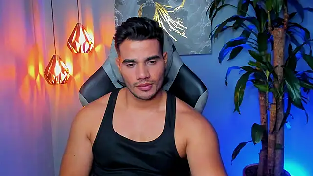 Snapshot of AndresR3 chatting on 11.18.25 AndresR3 online show from 11.18.25