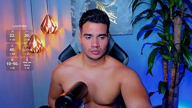 Snapshot of AndresR3 chatting on 11.27.25 AndresR3 online show from 11.27.25