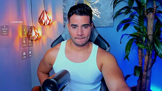 Snapshot of AndresR3 chatting on 11.29.25 AndresR3 online show from 11.29.25