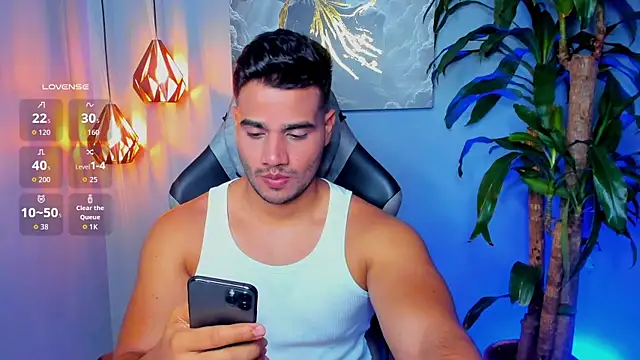 Snapshot of AndresR3 chatting on 11.30.25 AndresR3 online show from 11.30.25