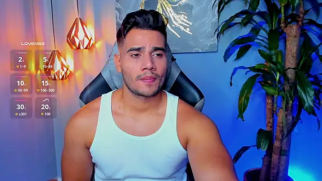 Snapshot of AndresR3 chatting on 11.30.25 AndresR3 online show from 11.30.25