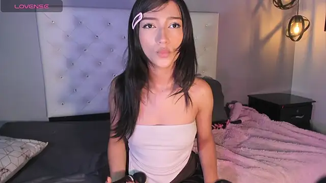 Nicollee Heart online show from 09.10.25