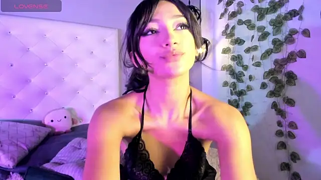 Nicollee Heart online show from 03.27.26