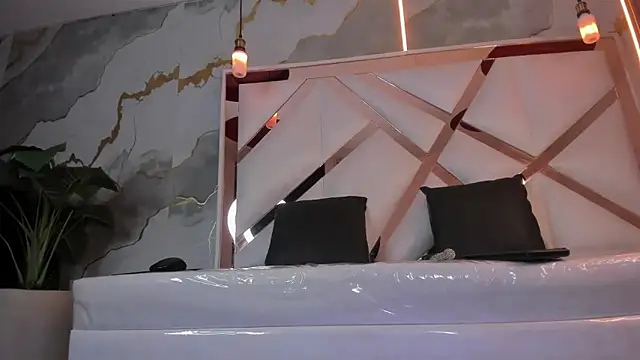 Anxelica Macondo  online show from 10.28.25