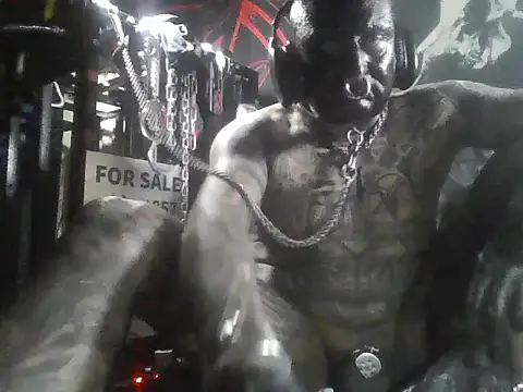 Snapshot of object857 chatting on 11.20.25 object857 online show from 11.20.25