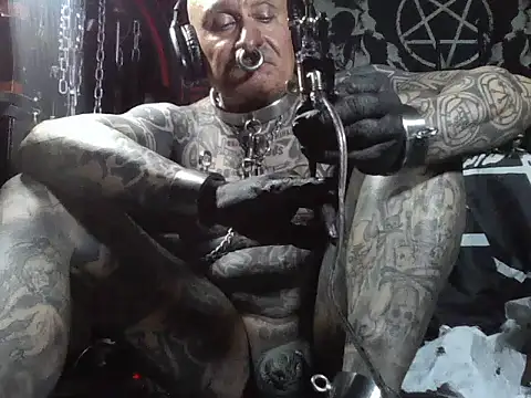 Snapshot of object857 chatting on 12.14.25 object857 online show from 12.14.25