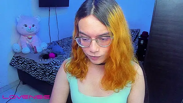 Snapshot of lillykittyy chatting on 10.17.25 lillykittyy online show from 10.17.25