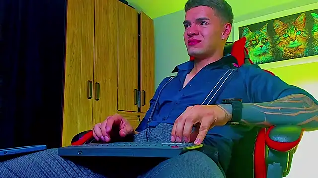 Snapshot of ALPHA_DOMINUS_ chatting on 09.24.25 ALPHA DOMINUS online show from 09.24.25