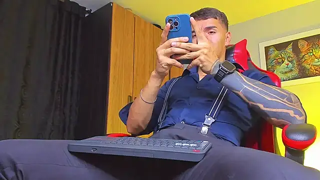 Snapshot of ALPHA_DOMINUS_ chatting on 09.29.25 ALPHA DOMINUS online show from 09.29.25