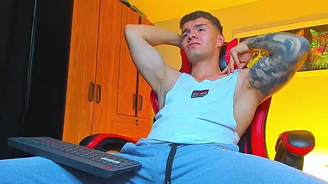 Snapshot of ALPHA_DOMINUS_ chatting on 10.01.25 ALPHA DOMINUS online show from 10.01.25