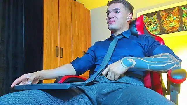 Snapshot of ALPHA_DOMINUS_ chatting on 10.02.25 ALPHA DOMINUS online show from 10.02.25