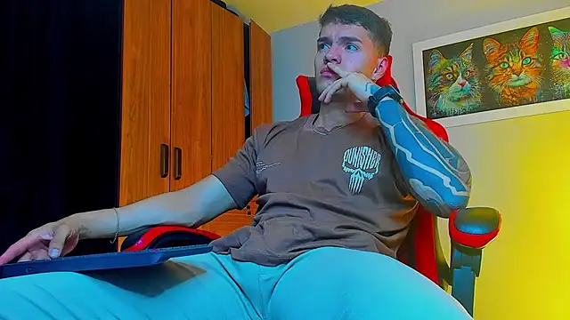 Snapshot of ALPHA_DOMINUS_ chatting on 10.04.25 ALPHA DOMINUS online show from 10.04.25