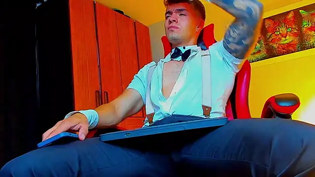 Snapshot of ALPHA_DOMINUS_ chatting on 10.06.25 ALPHA DOMINUS online show from 10.06.25