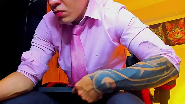 Snapshot of ALPHA_DOMINUS_ chatting on 10.07.25 ALPHA DOMINUS online show from 10.07.25