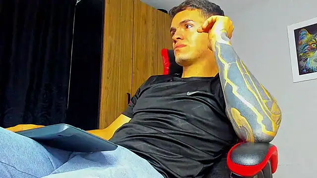 Snapshot of ALPHA_DOMINUS_ chatting on 10.07.25 ALPHA DOMINUS online show from 10.07.25