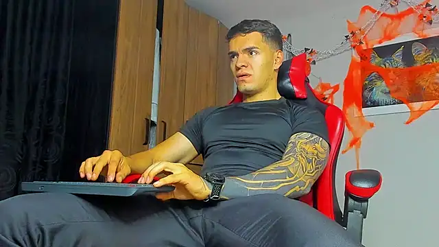 Snapshot of ALPHA_DOMINUS_ chatting on 10.16.25 ALPHA DOMINUS online show from 10.16.25