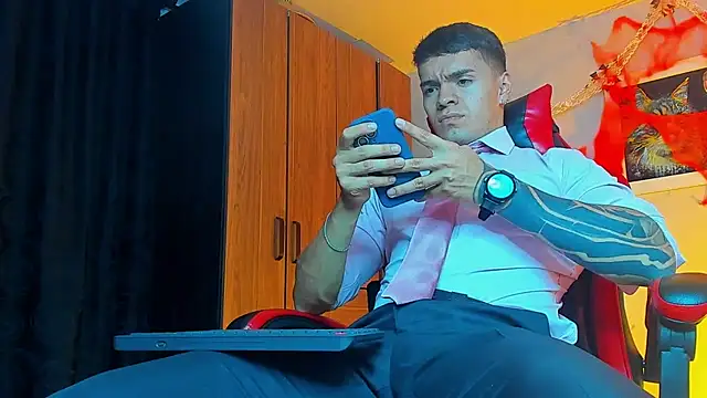 Snapshot of ALPHA_DOMINUS_ chatting on 10.17.25 ALPHA DOMINUS online show from 10.17.25