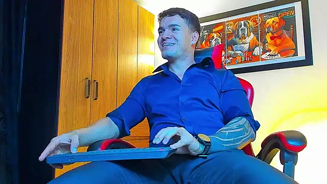 Snapshot of ALPHA_DOMINUS_ chatting on 11.19.25 ALPHA DOMINUS online show from 11.19.25