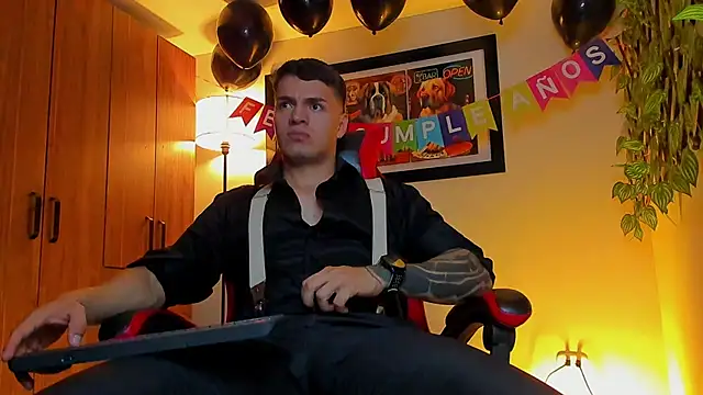 Snapshot of ALPHA_DOMINUS_ chatting on 11.20.25 ALPHA DOMINUS online show from 11.20.25