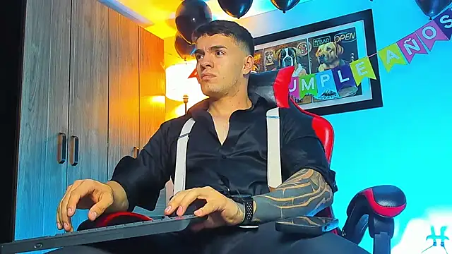 Snapshot of ALPHA_DOMINUS_ chatting on 11.21.25 ALPHA DOMINUS online show from 11.21.25