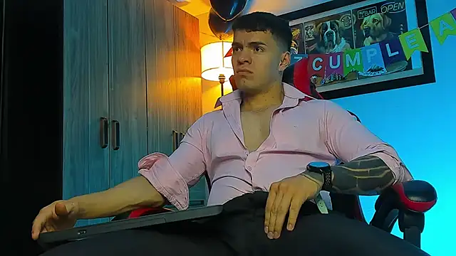 Snapshot of ALPHA_DOMINUS_ chatting on 11.24.25 ALPHA DOMINUS online show from 11.24.25