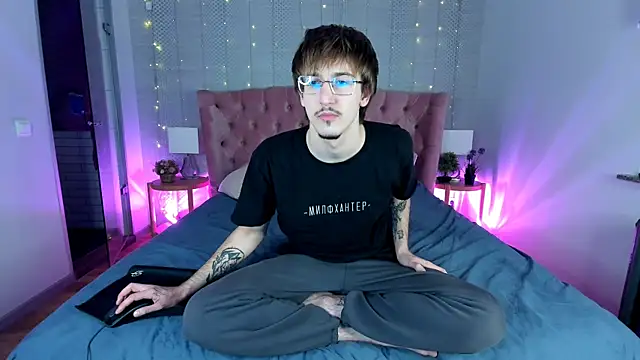 KiskaKurt online show from 11.16.25