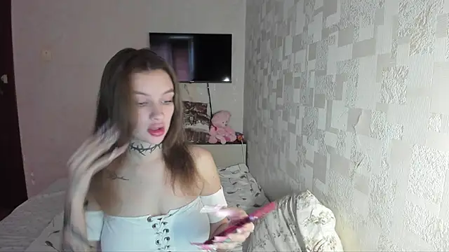 Snapshot of AlisTris chatting on 09.15.25 AlisTris online show from 09.15.25