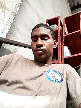 Snapshot of Kesurra chatting on 12.04.25 Kesurra online show from 12.04.25