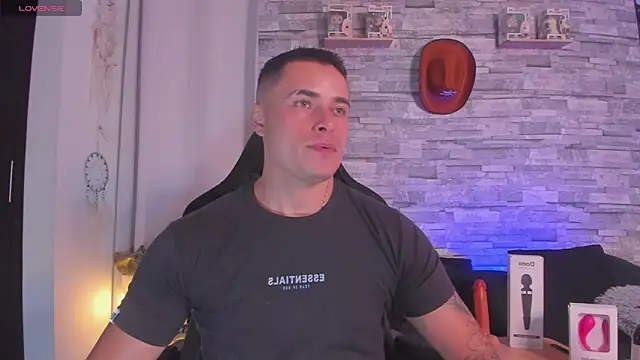 Snapshot of connorsmiith chatting on 11.13.25 connorsmiith online show from 11.13.25