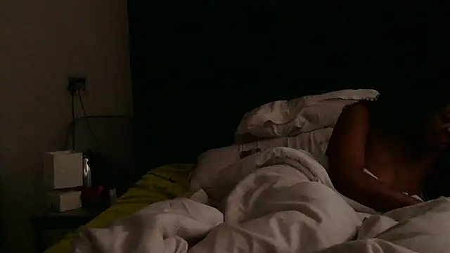 Snapshot of Ivysol chatting on 10.18.25 Ivysol online show from 10.18.25